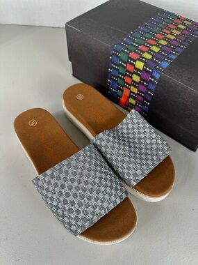 bernie mev. Silver Textured Slide Sandals with Brown Footbed Brand New